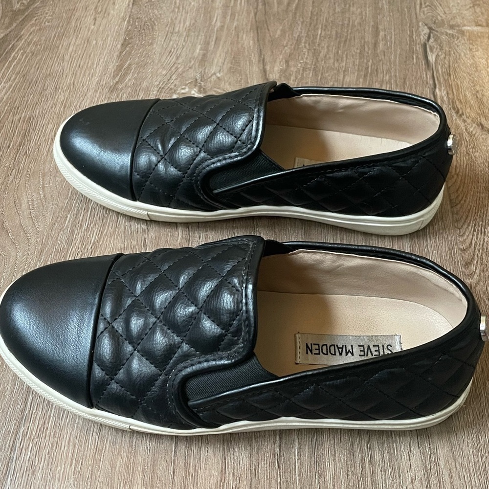 Steve Madden Zaander black flocked leather sneakers slip on shoes ~ size 5M